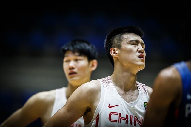 中国男篮 vs 中国香港男篮，一场老大哥与小老弟的切磋，背后的故事比比分更精彩